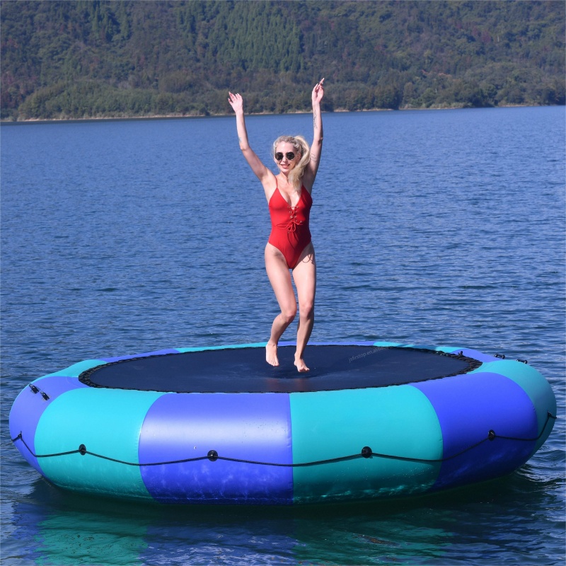 Inflatable floating water trampoline